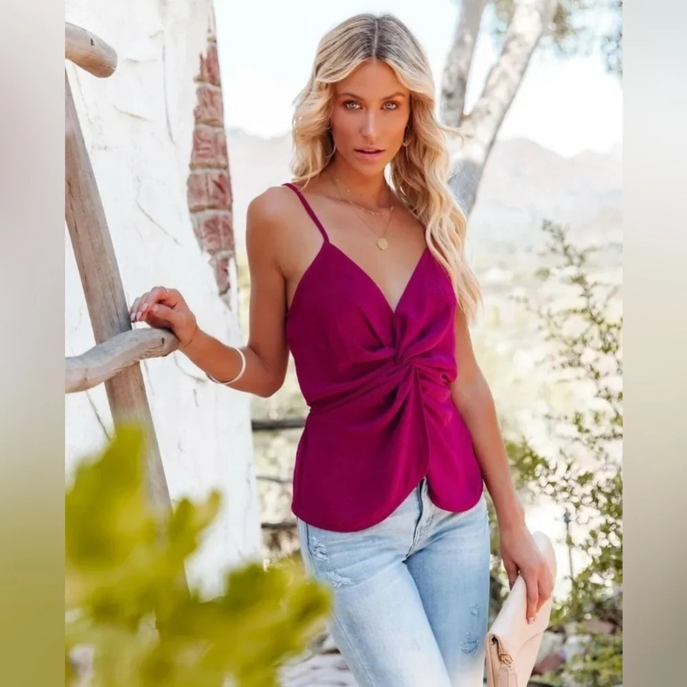 Flawless Fuchsia Front Twist Sleeveless Top Size Medium‎
